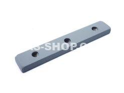 Reinforcement for hinge fixing on windscreen, with 3 holes
